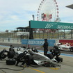 近藤真彦監督率いるKONDOレーシングが、ピット作業の練習をこなす（ドライバーは安田裕信）。