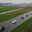 英国シルバーストンサーキットで開催された日産リーフ225台のパレード