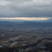 強風のため対地高度200m程度の低空を飛行。奥日光の山々が朝もやに霞んでいる様子が美しかった。