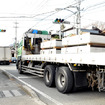 笹子トンネル天井板崩落事故による通行止めで渋滞する国道20号（山梨県大月市初狩駅前交差点）