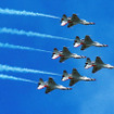 アメリカ空軍のアクロバット飛行チーム「サンダーバーズ」、写真は2009年アジアーツアーの三沢基地で撮影したもの
