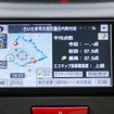 エコトライアル機能では、ルート上にエコ運転度合いを示す葉っぱを表示、さらに音声でアドバイスをおこなう