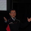 プレスカンファレンスでスピーチするトヨタ自動車の豊田章男社長