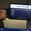 米国東部を襲った吹雪による航空便の運行中止