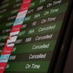 米国東部を襲った吹雪による航空便の運行中止