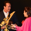 吉田沙保里選手とアーノルド・シュワルツェネッガー（ラストスタンド記者会見）