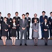 最優秀および優秀ショールームスタッフと上野金太郎社長（前列中央）