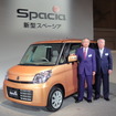 スズキ『スペーシア』発表　鈴木修会長（右）と本田治副社長