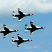 アメリカ空軍のアクロバット飛行チーム「サンダーバーズ」、写真は2009年アジアーツアーの三沢基地で撮影したもの