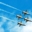 アメリカ空軍のアクロバット飛行チーム「サンダーバーズ」、写真は2009年アジアーツアーの三沢基地で撮影したもの