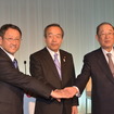 代表取締役社長 豊田章男（左）、代表取締役副会長（中） 内田山竹志、代表取締役会長 張富士夫（右）