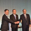左から会見する豊田章男社長、内山田竹志副会長、張富士夫会長