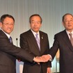 左から会見する豊田章男社長、内山田竹志副会長、張富士夫会長