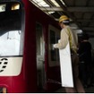 京浜急行電鉄　2012  年３月に実施した防災訓練の様子