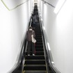 世田谷代田駅：コンコース（将来の緩行線）から地上に伸びるエスカレーター。