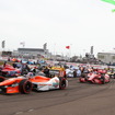 手前55番車は新人のボーティエ。上位で健闘した（マシントラブルで21位）。写真：Indycar