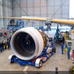 A350 XWBへのトレントXWBエンジン取り付け作業