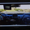 RoboCar PHV運転のデモ映像。運転者がリモコン代わりに操作しているのは、助手席に設置したゲーム機用のハンドル型コントローラー。（参考画像）