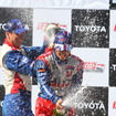 インディカー初優勝を達成した佐藤琢磨、歓喜のシャンパンファイト。写真：IndyCar