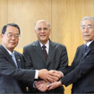 左からトヨタ紡織 飯田副社長、タール社 リズビCEO、豊田通商 浅野副社長