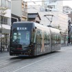 国際会議場前停留場を発車した直後の環状線電車「セントラム」。