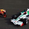 2008年のホンダF1マシン「RA108」（右）。