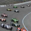 ショートオーバルでの戦いは、小さなミスが周回遅れとなるピンチに直結する。写真：IndyCar