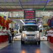 中国でラインオフした累計700万台目のフォードトランジット