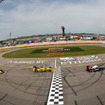 アイオワ戦の舞台は、1周が20秒弱のショートオーバル。写真：IndyCar