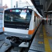 東京駅に停車中の中央線快速（E233系）。定期収入は1.0の減少だったが、定期外収入の近距離は1.1％増加した。