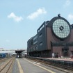 蒸気機関車の外観を模した真岡駅舎。この駅舎に隣接するSLキューロク館も蒸気機関車に似た外観を採用している。