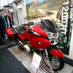 【東京モーターサイクルショー05】写真蔵…大きくなるBMWブース