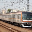 東急東横線を走る東京メトロの10000系。3月から始まった副都心線～東横線の相互直通運転で運賃収入が増えた。