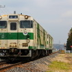 烏山線で運用されているキハ40系列の気動車。最終的には全ての列車がEV-E301系に置き換えられる予定。