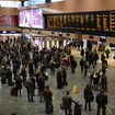 通勤客で賑わうロンドンの駅。英鉄道の7～8月の定時運行率は91.3%だった