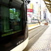 すすきの停留場に停車中の「ポラリス」。
