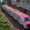 秋田新幹線の新型車両E6系。田沢湖駅の90周年記念イベントで車両見学会が行われる。