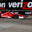 ポイントランク2位のディクソンは上位フィニッシュを望める展開だったが、因縁の相手パワーとの交錯によって19位に終わる。写真：IndyCar