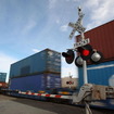 米で運行されているコンテナ2段積みの貨物列車