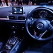 新型アクセラから採用される「Mazda Connect」と「Heads-Up Cockpit」。