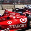 ディクソン（手前）とパワーの攻防。写真：IndyCar