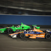 キンボール（手前）とヒンチクリフの戦い。写真：Indycar