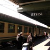 イタリアの鉄道が乗り降り自由の「ユーレイルイタリアパス」が10月29日まで2割引に。写真はアッシジ駅に到着した普通列車