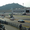 朝の練習走行に臨むSUPER GTマシンたち。