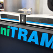 「鉄道技術展」の近畿車両ブースに展示された、バッテリー式LRV「omniTRAM（オムニトラム）」の車両モデル