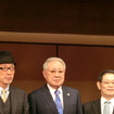 左からテリー伊藤氏、小栗七生氏(日本自動車連盟会長)、杉山雅洋氏(日本自動車連盟副会長)。