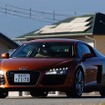 荒さんのドライブする「R8」、ターン地点の近くまで結構な速度で走ってきた。