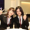 東京工科自動車大学校 自動車整備科1年の藤谷陽さん（右）：同カーコンシェルジェコース1年の住吉明日香さん（左）