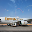 人道的援助の輸送を行うエミレーツ航空A380