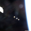 放出された3基の超小型衛星（出典：JAXA／NASA）